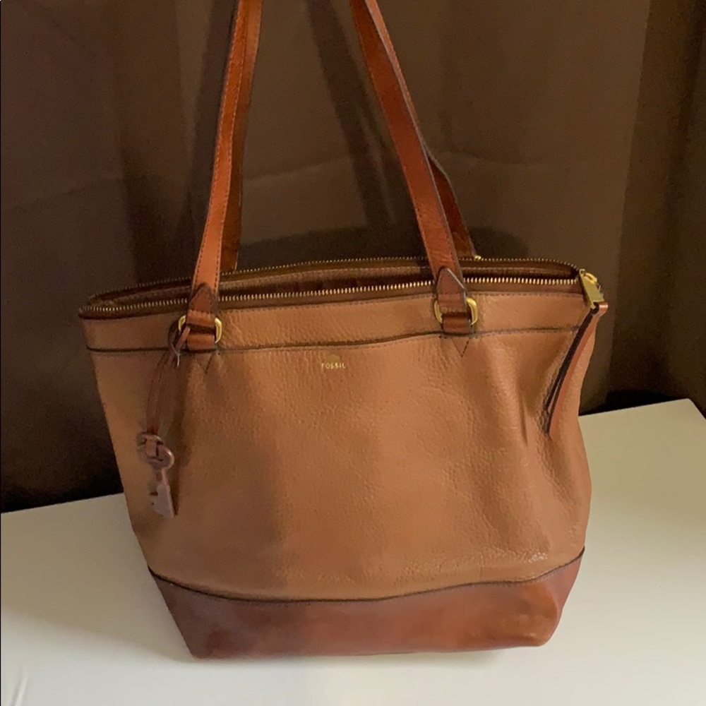 Fossil genuine leather handbag!